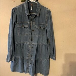 Cute retro Free People denim dress/jacket. Perfect for any season!